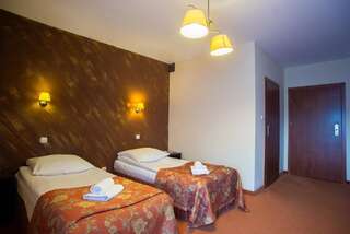 Отель Hotel Karino Spa Полянчик Двухместный номер с 1 кроватью или 2 отдельными кроватями-1
